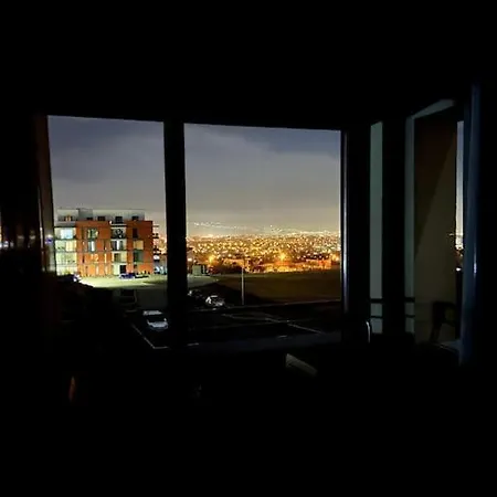 Cityscape Corner Apartman