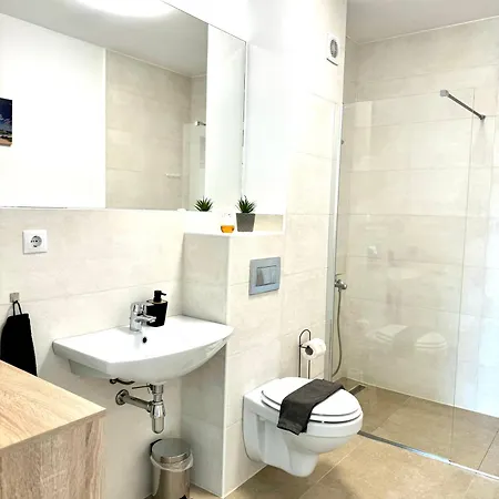 Cityscape Corner Apartament